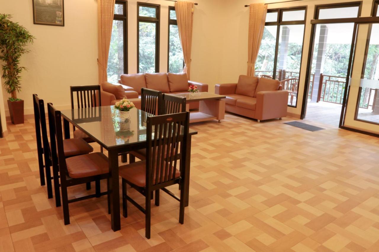 Safari Resort Puncak Exteriör bild