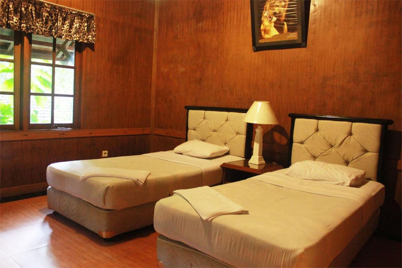 Safari Resort Puncak Exteriör bild