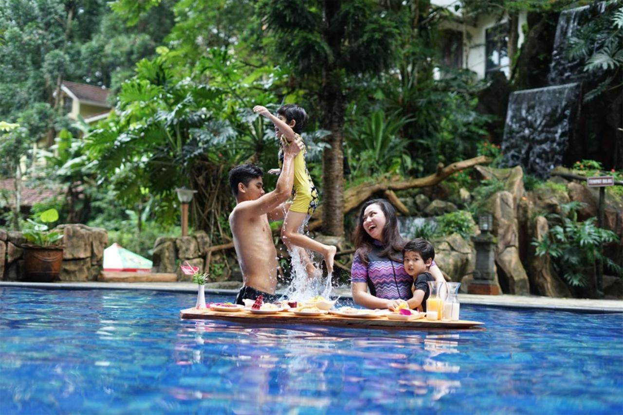 Safari Resort Puncak Exteriör bild