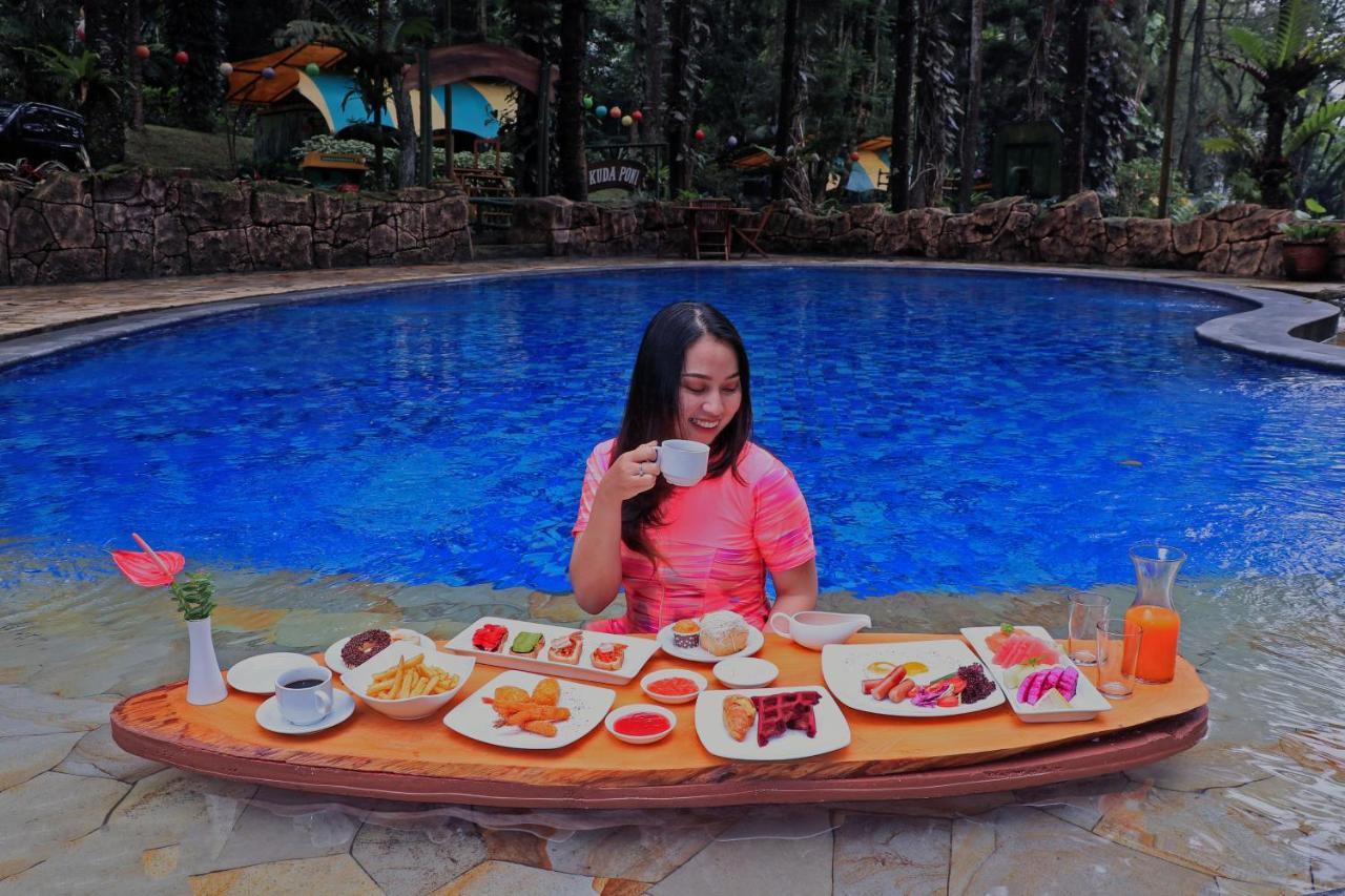 Safari Resort Puncak Exteriör bild