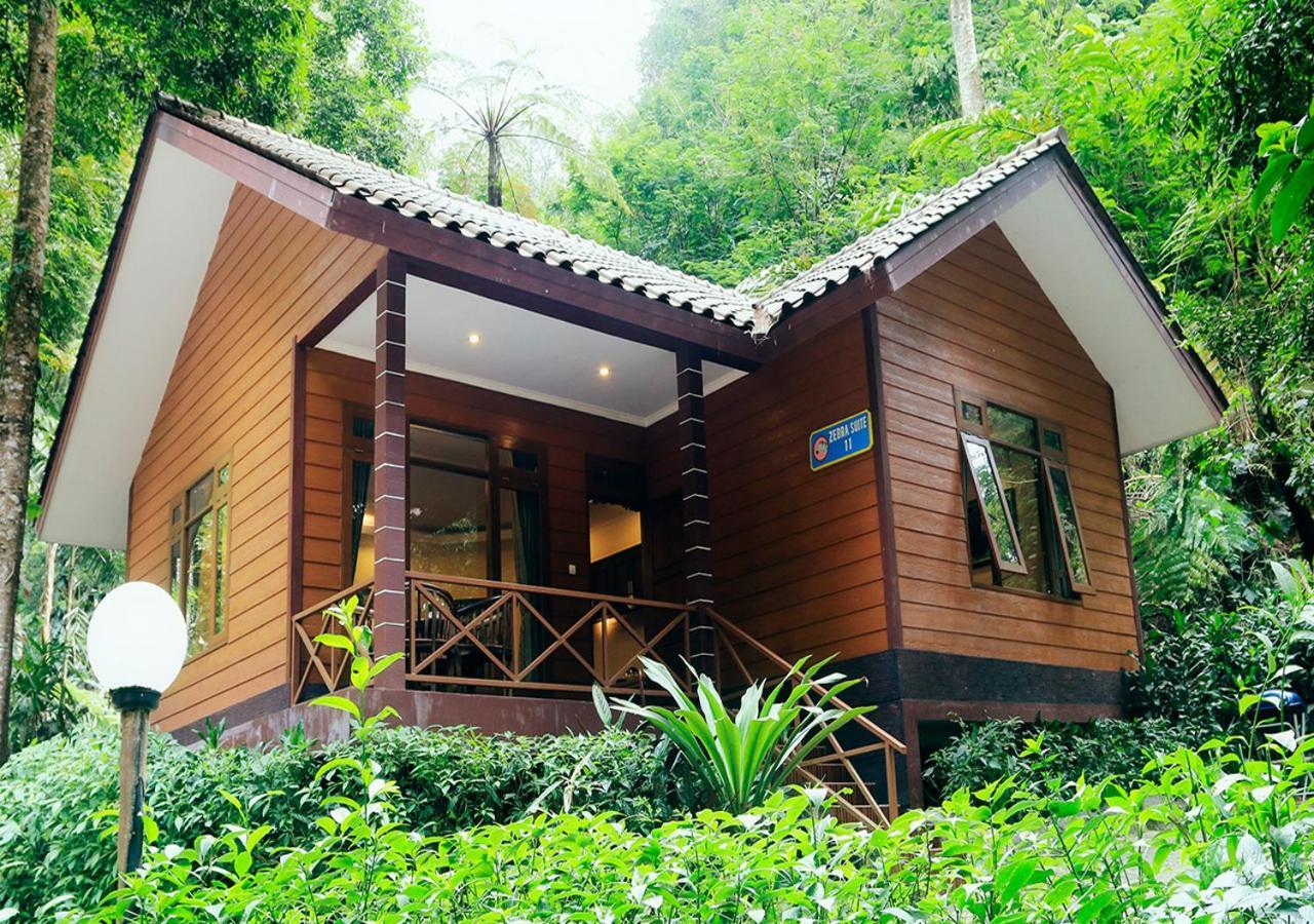 Safari Resort Puncak Exteriör bild