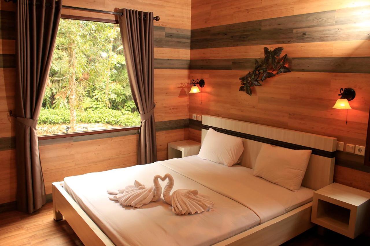 Safari Resort Puncak Exteriör bild